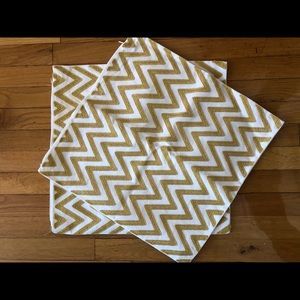 17x17 in pillow case gold/beige